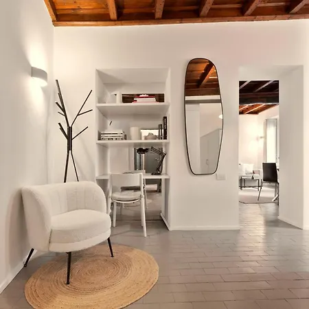 Corso Magenta Historic Appartement *